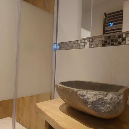 Vip Deluxe 107qm Auf Zwei Etagen 1 Dopplezimmer Eg 1 Doppelzimmer Auf Der Galerie Sowie 2 Badezimmer Und Komplette Kueche Mit Mikrowelle Und Backofen Ideal Fuer 1 Bis 6 Gaeste Direkter Blick Auf Garten Und Bergblick Alles Nur Nicht 0815 公寓