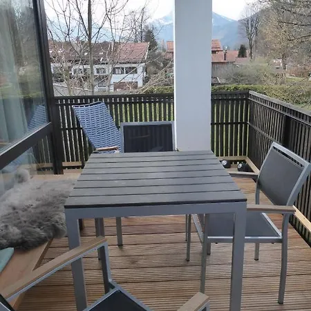 Vip Deluxe 107qm Auf Zwei Etagen 1 Dopplezimmer Eg 1 Doppelzimmer Auf Der Galerie Sowie 2 Badezimmer Und Komplette Kueche Mit Mikrowelle Und Backofen Ideal Fuer 1 Bis 6 Gaeste Direkter Blick Auf Garten Und Bergblick Alles Nur Nicht 0815 公寓 施利尔塞