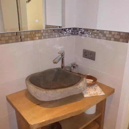 公寓 Vip Deluxe 107qm Auf Zwei Etagen 1 Dopplezimmer Eg 1 Doppelzimmer Auf Der Galerie Sowie 2 Badezimmer Und Komplette Kueche Mit Mikrowelle Und Backofen Ideal Fuer 1 Bis 6 Gaeste Direkter Blick Auf Garten Und Bergblick Alles Nur Nicht 0815 *