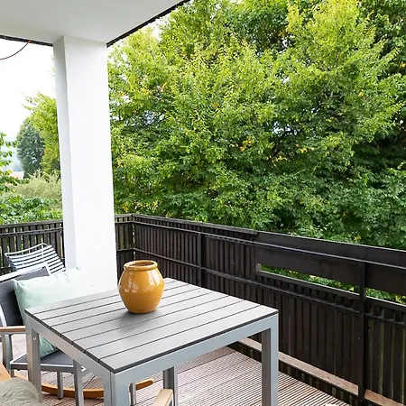 公寓 Vip Deluxe 107qm Auf Zwei Etagen 1 Dopplezimmer Eg 1 Doppelzimmer Auf Der Galerie Sowie 2 Badezimmer Und Komplette Kueche Mit Mikrowelle Und Backofen Ideal Fuer 1 Bis 6 Gaeste Direkter Blick Auf Garten Und Bergblick Alles Nur Nicht 0815 施利尔塞