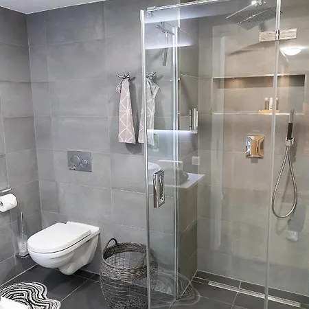 Vip Deluxe 107qm Auf Zwei Etagen 1 Dopplezimmer Eg 1 Doppelzimmer Auf Der Galerie Sowie 2 Badezimmer Und Komplette Kueche Mit Mikrowelle Und Backofen Ideal Fuer 1 Bis 6 Gaeste Direkter Blick Auf Garten Und Bergblick Alles Nur Nicht 0815 * 施利尔塞