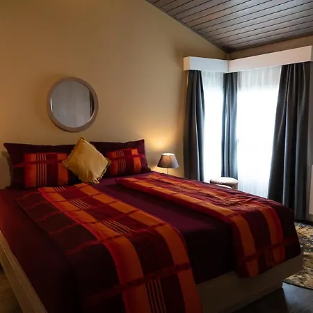 公寓 Vip Deluxe 107qm Auf Zwei Etagen 1 Dopplezimmer Eg 1 Doppelzimmer Auf Der Galerie Sowie 2 Badezimmer Und Komplette Kueche Mit Mikrowelle Und Backofen Ideal Fuer 1 Bis 6 Gaeste Direkter Blick Auf Garten Und Bergblick Alles Nur Nicht 0815