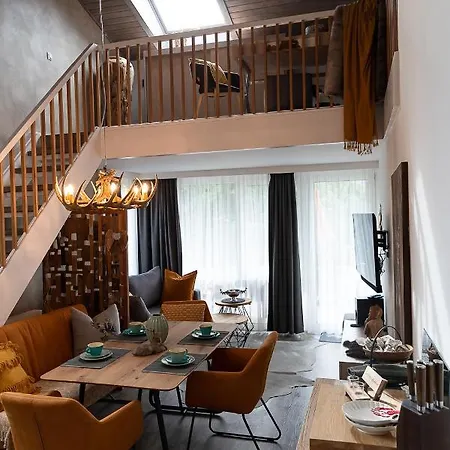 Vip Deluxe 107qm Auf Zwei Etagen 1 Dopplezimmer Eg 1 Doppelzimmer Auf Der Galerie Sowie 2 Badezimmer Und Komplette Kueche Mit Mikrowelle Und Backofen Ideal Fuer 1 Bis 6 Gaeste Direkter Blick Auf Garten Und Bergblick Alles Nur Nicht 0815 公寓 *