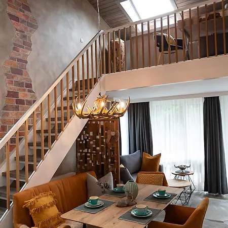 公寓 Vip Deluxe 107qm Auf Zwei Etagen 1 Dopplezimmer Eg 1 Doppelzimmer Auf Der Galerie Sowie 2 Badezimmer Und Komplette Kueche Mit Mikrowelle Und Backofen Ideal Fuer 1 Bis 6 Gaeste Direkter Blick Auf Garten Und Bergblick Alles Nur Nicht 0815