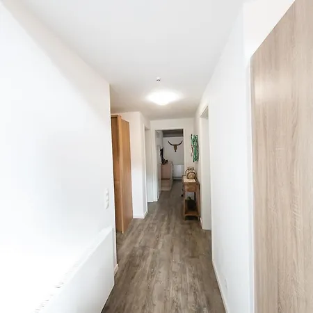 Vip Deluxe 107qm Auf Zwei Etagen 1 Dopplezimmer Eg 1 Doppelzimmer Auf Der Galerie Sowie 2 Badezimmer Und Komplette Kueche Mit Mikrowelle Und Backofen Ideal Fuer 1 Bis 6 Gaeste Direkter Blick Auf Garten Und Bergblick Alles Nur Nicht 0815 公寓