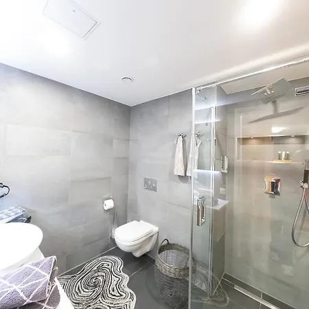 公寓 Vip Deluxe 107qm Auf Zwei Etagen 1 Dopplezimmer Eg 1 Doppelzimmer Auf Der Galerie Sowie 2 Badezimmer Und Komplette Kueche Mit Mikrowelle Und Backofen Ideal Fuer 1 Bis 6 Gaeste Direkter Blick Auf Garten Und Bergblick Alles Nur Nicht 0815